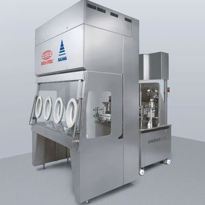 VarioSys: Ein sehr flexibles und zudem platz- und zeitsparendes System für die Kleinchargenproduktion. Das Prinzip dieser neuen Lösung ist denkbar einfach in der Anwendung: In einem speziellen Isolator, der die Produktion unter Bedingungen der Reinraumklasse A ermöglicht, können einzelne Produktionsmodule nach dem lock-and-key-Prinzip eingebaut werden.