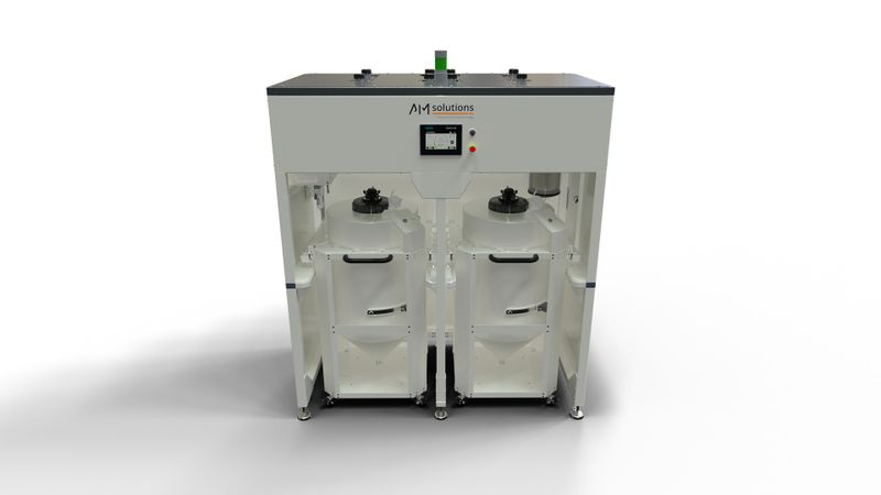 Automatisierte Pulverversorgung ohne Unterbrechung: Das Powder Management System (PMS) von AM Solutions integriert zwei Polyboxen und wechselt bei Bedarf automatisch von der einen auf die andere.(Bild:  Rösler Oberflächentechnik)