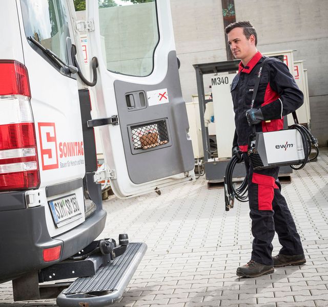 Die Pico-160-cel-plus-Einheit bringt lediglich 4,7 kg auf die Waage und gehört laut EWM zu den leichtesten Geräten seiner Art am Markt. (EWM)