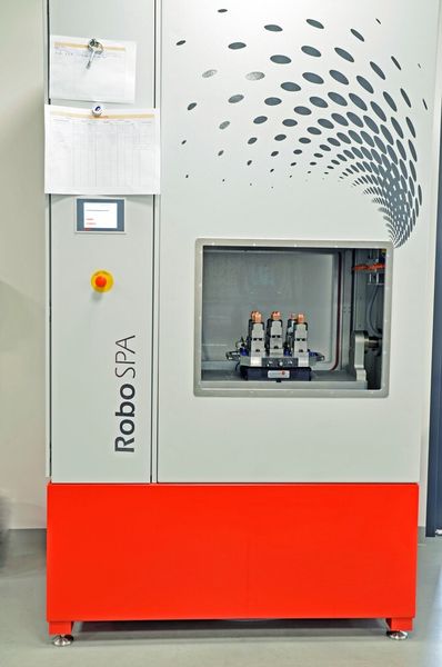 UPC-palettengerechte Reinigung mit  Robotspa von Erowa (Innenansicht). (Toolcraft)