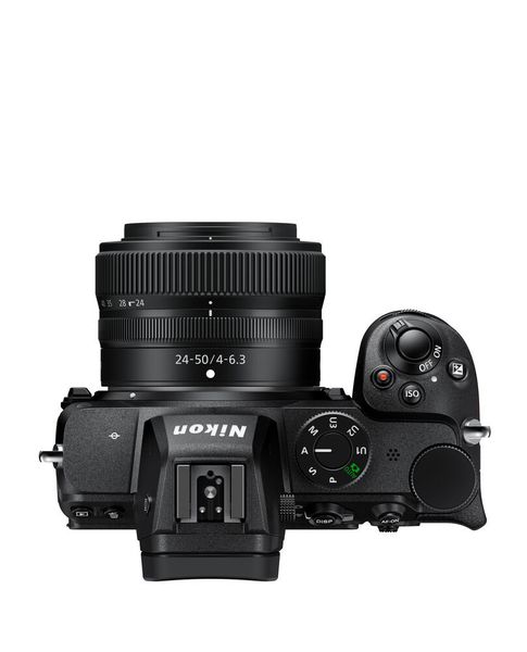 Die Nikon Z5 soll besonders ergonomisch in der Hand liegen. (Nikon)