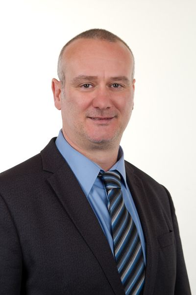 „Wenn die medizintechnische Industrie mit der Digitalisierung ihrer Produktion erfolgreich auf dem Weltmarkt bestehen will, muss sie die damit verbundenen Risiken zur Kenntnis nehmen und rechtzeitig Vorsichtsmaßnahmen einleiten“, Karl Schrade, CISSP, Senior Solution Architect, NTT Com Security. (Bild: NTT Com Security)