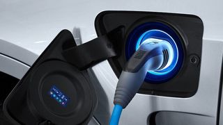 Ob Plug-in-Hybride aber wirklich eine längerfristige Lösung sind, hängt nicht zuletzt daran, wie sie von ihren Besitzern am Ende wirklich genutzt werden. (BMW)