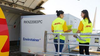 Im temperaturkontrollierten Ladebereich des Logistikzentrums findet sich eine Laderampe für ULDs und Paletten. (Bild: DHL Global Forwarding)