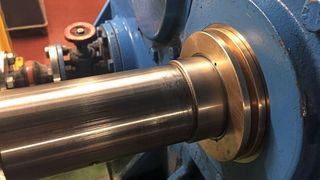 Wellen in Werkzeugmaschinen, Turbinen und Getrieben sowie Motorspindeln stellen die Dichtungstechnik vor eine große Herausforderung. (Bild: KTN Kugellagertechnik Neely)