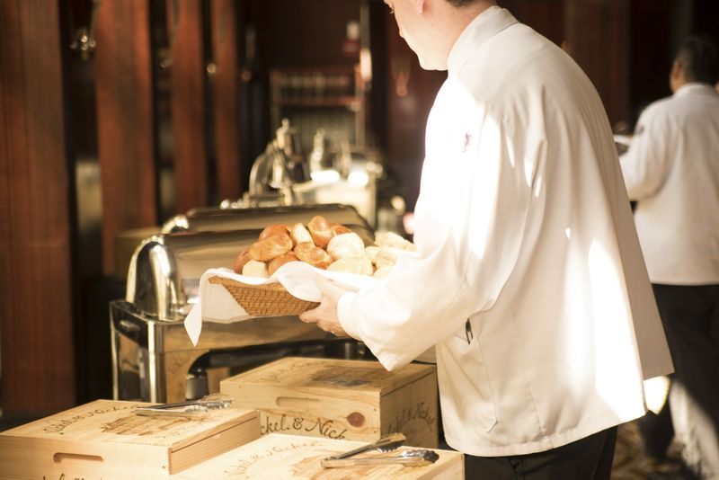 19. Hotel und Gastronomie In der Hotel- und Gastronomie-Branche stehen einem durchschnittlich 26,6 Urlaubstage jährlich zu.  Auch für Sie interessant: Was würden Arbeitnehmer für einen zusätzlichen Urlaubstag tun?Gründe für einen Arbeitsplatzwechsel in DeutschlandIn diesen Branchen ist das Burn-Out-Risiko am höchsten  (Bild: gemeinfrei/Pixabay)