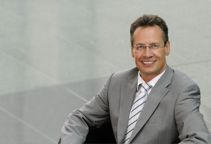 „Weil immer mehr Menschen mobile Geräte für Banking und Authentifizierung verwenden, haben Cyberkriminelle begonnen, Authentifizierungsnummern mithilfe mobiler Malware wie Perkel und Zitmo abzufangen“, weiß Raimund Genes, Chief Technology Officer bei Trend Micro. (Bild: Trend Micro)