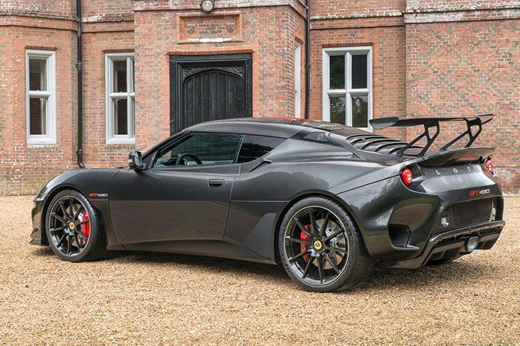 Das Carbon-Bodykit spart zusammen ... (Lotus)