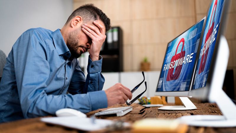 Ein Ransomware-Angriff trifft Unternehmen meist unvorbereitet. Die Kommunikation mit den Angreifern beginnt, während Betroffene noch unter Schock stehen.(Bild: ©  Andrey Popov - stock.adobe.com)