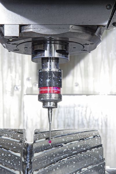 Der Messtaster TC64-Digilog scannt jeden Zahn der Antriebswelle auch unter widrigsten Bedingungen. (Blum-Novotest)