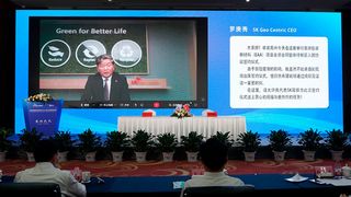 Na Kyung-soo, CEO of SK Geo Centric, gives a congratulatory speech at the JVA signing ceremony via video conferencing. (Source: SK Geo Centric)