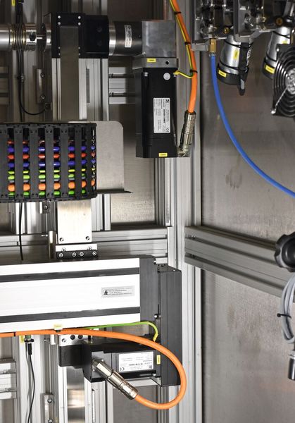 Kernkomponenten der Anlagen von SBI für die additive Fertigung sind im eigenen Haus entwickelte Plasmaschweißquellen. (Bild: Peter Kemptner)