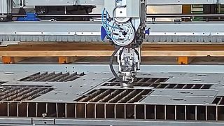 Die Sortieranlagen aus dem Hause Astes4, seit 2018 teil der Mitsubishi-Electric-Gruppe, wurden kontinuierlich schneller, um den immer schnelleren Laserschneidanlagen trotzen zu können.  (Bild: Grifo Marchetti)