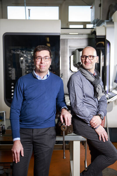 Dominique Girardin, l'ingénieur et Stéphane Rüegg le gestionnaire, deux compétences pour mener à bien la reprise de Yerly Mécanique SA. (Marco Zanoni / Lunax)