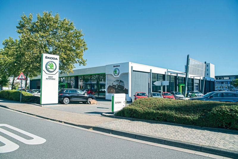 Der Betrieb entstand in einem ehemaligen Rewe-Supermarkt. (Bild: Autohaus Ebert)