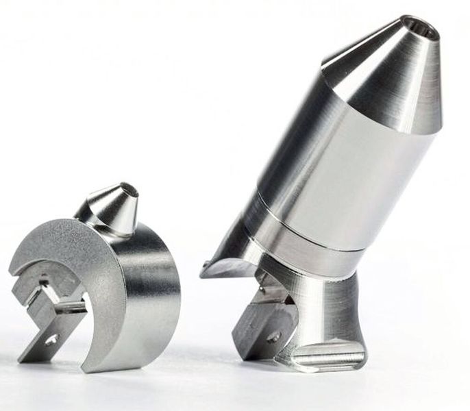 Die Dispergierer D24 und D12 stellen mittlerweile die zweite Generation dieses Sondenaufsatzes dar. Dank einer veränderten Strömungsgeometrie wird die Optik besser freigehalten, wodurch die Inline-Partikelmesssonden bis zu mehreren Wochen innerhalb der Prozesse verbleiben können, ehe sie gereinigt werden müssen. (Bild: Parsum)