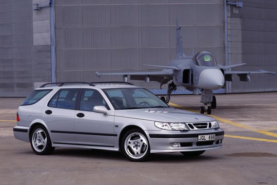 Saab 9-5 Aersport Combi aus dem Jahr 2000 (sp-x)