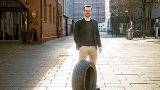Seit Mitte Juni 2025 sorgt Benjamin Schembera dafür, dass bei der Pkw-Sparte alles wie geschmiert läuft. (Bild: Tyresystem)