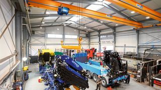 Herzstück der Werkshalle bei Mara sind zwei Abus-Einträgerlaufkrane mit jeweils 6,3 Tonnen Tragfähigkeit. (Bild: Michael Wolf)