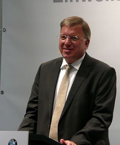Frank-Peter Arndt, Produktionsvorstand der BMW AG; er hielt eine Rede über Premium Cars und den Produktionsstandort Deutschland, zu dem sich die BMW Group eindeutig bekennt. (Archiv: Vogel Business Media)