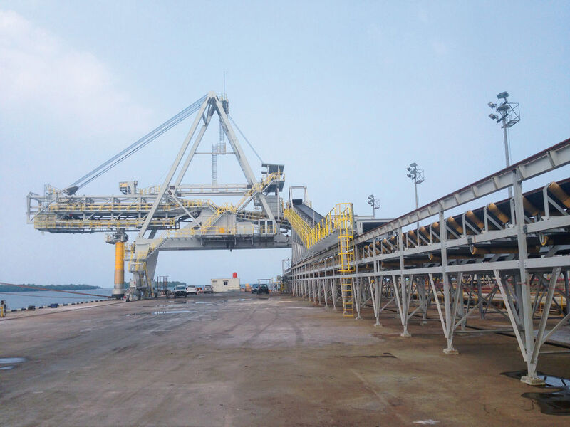 Seit der Inbetriebnahme im September 2015 bewährt sich das RSC-System im
Hafen von Pupuk Kaltim auf der Insel Borneo. (Tsubaki Kabelschlepp)