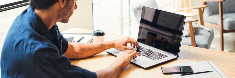 Ab 27. Januar gilt die Homeoffice-Pflicht. Was sie jetzt beachten müssen.(Bild:  ©SFIO CRACHO - stock.adobe.com)