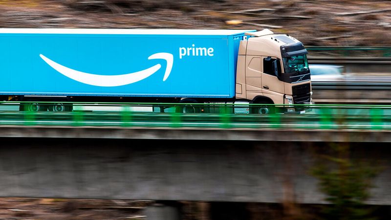 Amazon setzt auf selbstfahrende Sattelschlepper. (Bild:  Tobias Arhelger - stock.adobe.com)