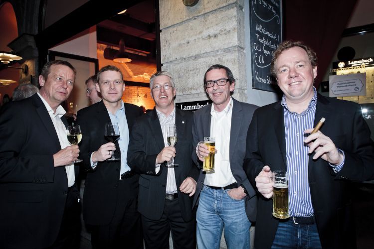 Nach einem fordernden Veranstaltungstag hatten sich die Teilnehmer ihre Kaltgetränke redlich verdient. (Foto: Bausewein)