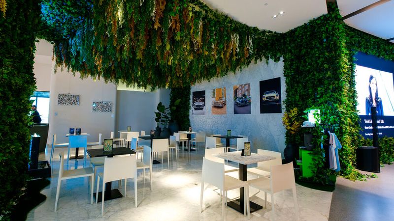 Während der Suche nach einem neuen Auto kann man sich in entspannter Atmophäre eine Pause gönnen. (Bild: Gargash)