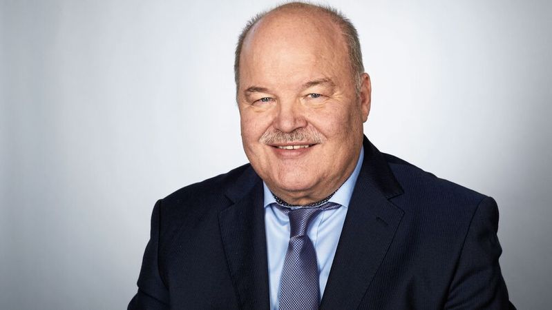 Albert Vetterl, Präsident und Landesinnungsmeister des Kraftfahrzeuggewerbes Bayern, reagiert verärgert auf den Mobilitätsgipfel im Bundeskanzleramt.(Bild:  Kfz-Gewerbe Bayern)