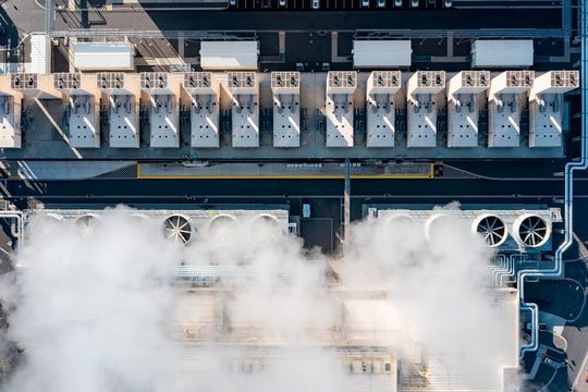 Das nachhaltige Cloud Edge Continuum verteilt Arbeitslasten dynamisch dorthin, wo sie am besten verarbeitet werden können.(Bild:  © Hrach/stock.adobe.com)