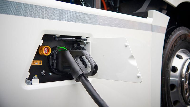 Baden-Württemberg hat die Ausschreibung für 80 neue Lkw-Ladepunkte gestartet.(Bild:  Daimler Truck AG)