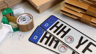 Die Onlinezulassung durch Händler soll im September 2023 starten: Dann können Autohändler die Fahrzeuge ihrer Kunden selbst online zulassen. (Bild: Kroschke-Gruppe/Lars Franzen)