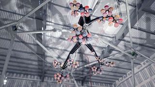 Für die großformatige Installation von Conrad Shawcross lieferte Rodriguez insgesamt 44 maßgeschneiderte Drehverbindungen in unterschiedlichen Größen. (Bild: R.A. Rodriguez UK (Ltd.))