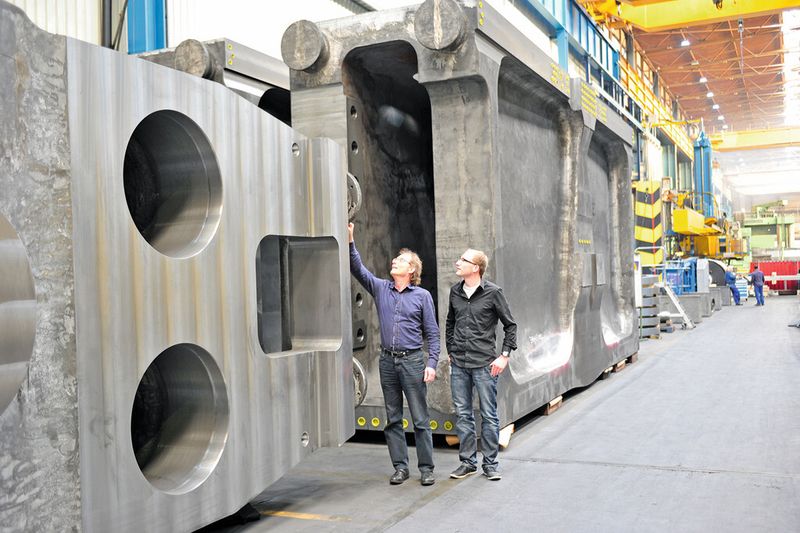 Bild 2: Teile einer Großpresse aus der Gießerei vor der Bearbeitung. (Bild: G. Siempelkamp)