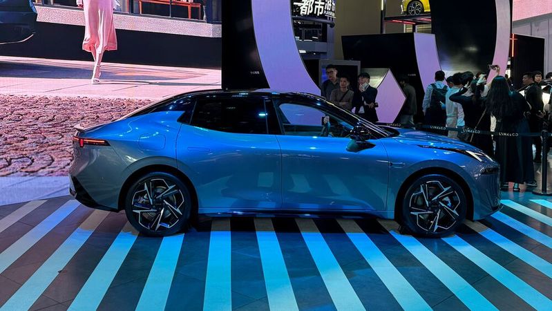 Messe-Premiere: Der Lynk&Co 07 – veraltete Optik mit konventionellem Antrieb.(Bild:  SP-X/Benjamin Bessinger)