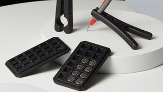 Das statisch ableitende Material „ESD Resin“ von Formlabs soll in der der SLA-3D-Druckindustrie neue 3D-Druckanwendungen in der Elektronik-, der Automobil- und der Luftfahrtindustrie erschließen. (Bild: Formlabs)