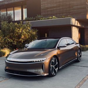 Ernsthafte Konkurrenz für EQS, E-Tron GT und Co: Der Lucid Air kommt in der Erstauflage mit beeindruckenden Leistungsdaten.(Lucid)