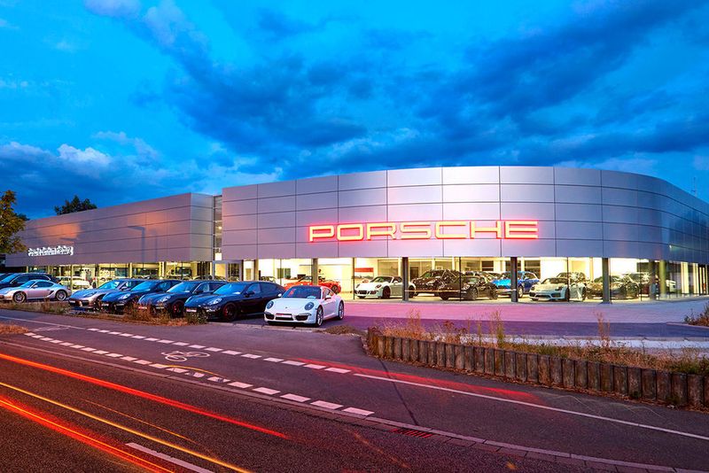 Die Graf-Hardenberg-Gruppe baut ihr Porsche-Geschäft mit der Übernahme von zwei Porsche-Zentren aus. Hinzugekommen sind die Standorte in Freiburg ... (Graf-Hardenberg-Gruppe)
