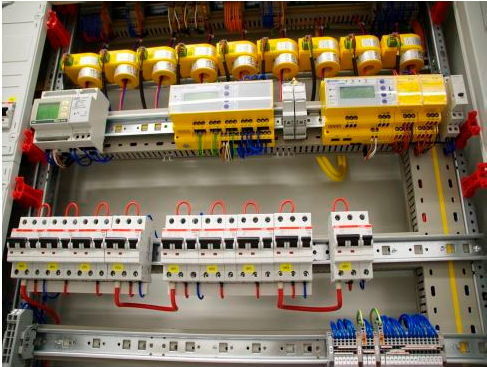 Die Differenzstrom-Überwachung ist in Gleichstrom-Umgebungen die Alternative zu den FI-Schaltern bei Wechselstrom. (Foto: Fa. Bachmann)
