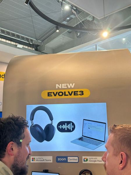 Leute, ihr müsst diese Kopfhörer ausprobieren! Noise Cancelling Deluxe! (Bild: Vogel IT-Medien)