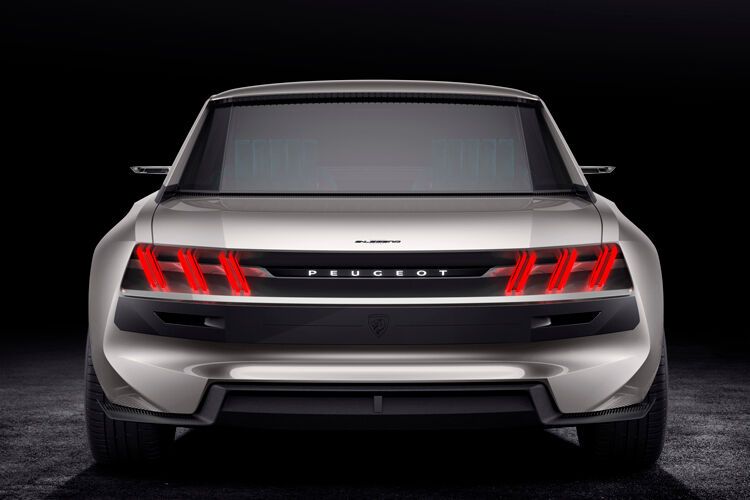 Am Heck kommt die technisch anmutende Lichtsignatur mit dem Drei-Krallen-Muster eindrucksvoll zur Geltung. (Bild: Peugeot)