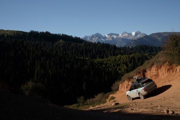 Eine Testfahrt der besonderen Art: drei Range Rover Hybrid auf dem Weg nach Asien (Land Rover)