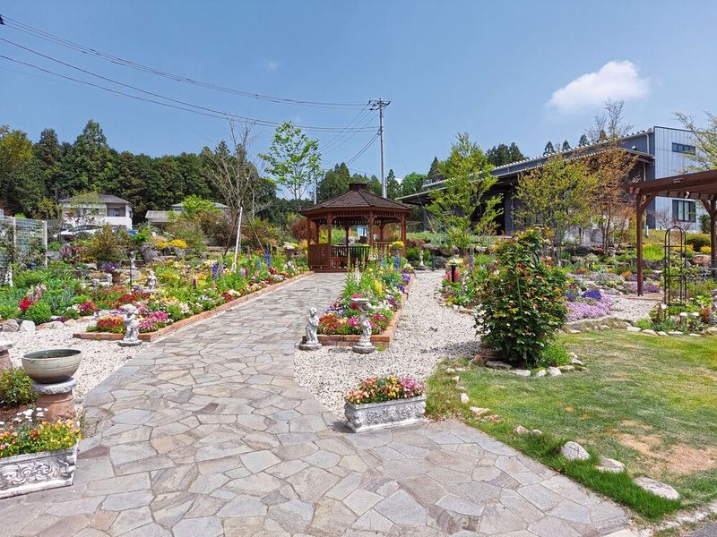 Impressionen von Kanto Seiko: Der mittelständische Auftragsfertiger setzt vollumfänglich auf einen Maschinenpark von Amada. Außerdem fertigt Kanto Seiko Maschineneinhausungen für Amada.  (Bild: VCG/Finus)