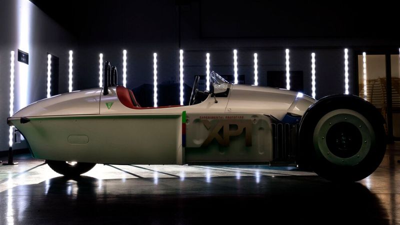 Der elektrisch angetriebene Threewheeler soll wohl weniger als 700 Kilogramm auf die Waage bringen. (Bild: Morgan)