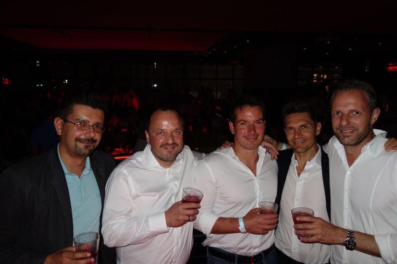 Was wäre Taipeh ohne (v. l.) Bogdan Kruszewski und Sven Buchheim, bluechip, Oliver Kau, S&K, Stefan Mandl, WD, und Björn Siewert, S&K (Bild: IT-BUSINESS)