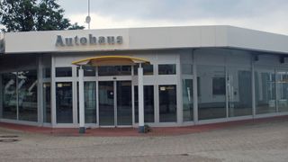 In der Kfz-Branche bleibt die Zahl der Insolvenzen trotzt vieler Kriseneinflüsse weiterhin stabil. (Bild: Grimm – »kfz-betrieb«)