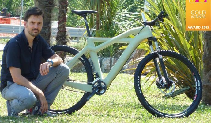 Auf der Eurobike 2015 hatte das Unternehmen Eurocompositi Erfolg: Der kompostierbare Fahrradrahmen erhielt die Goldmedaille des Eurobike Award 2015. (Bild: Eurocompositi)