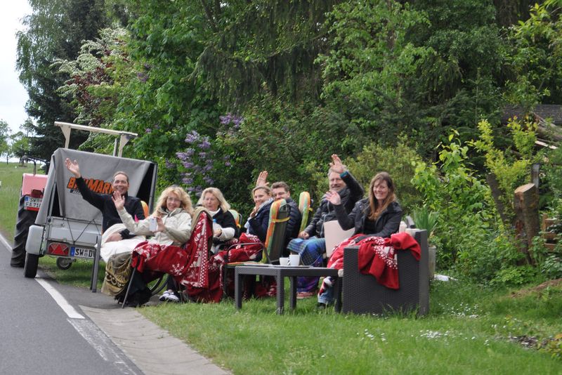 Einige davon hatten es sich am Straßenrand richtig gemütlich gemacht. (Foto: Grimm/Dominsky)