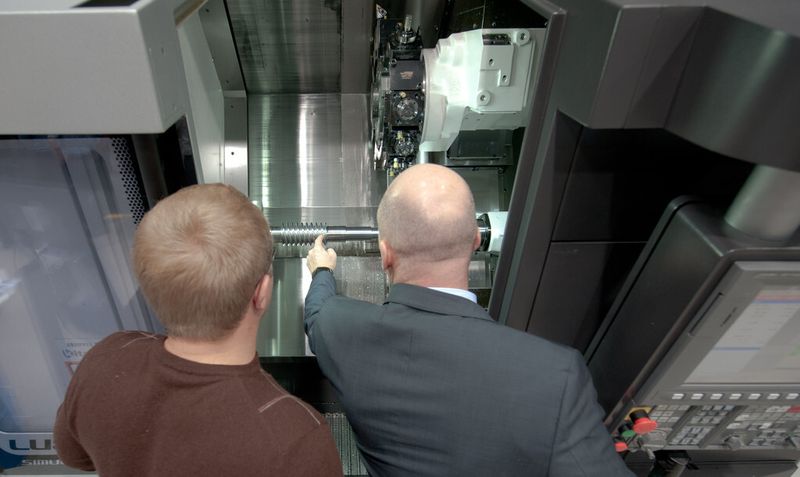 Impressionen von der EMO-Nachlese 2013 bei Okuma. (Bild: Okuma/Hennecke)